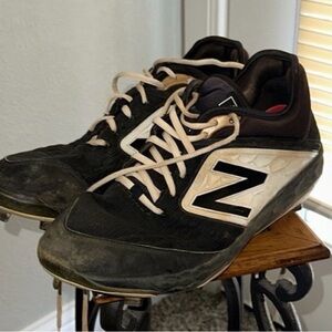 New Balance Black and White Men’s Baseball Cleats size 12